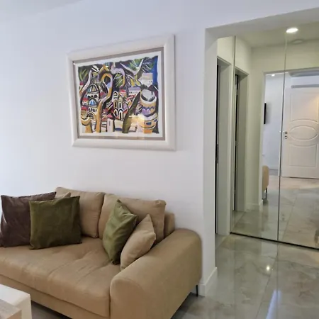 Luxury Galant 1 Apartment *